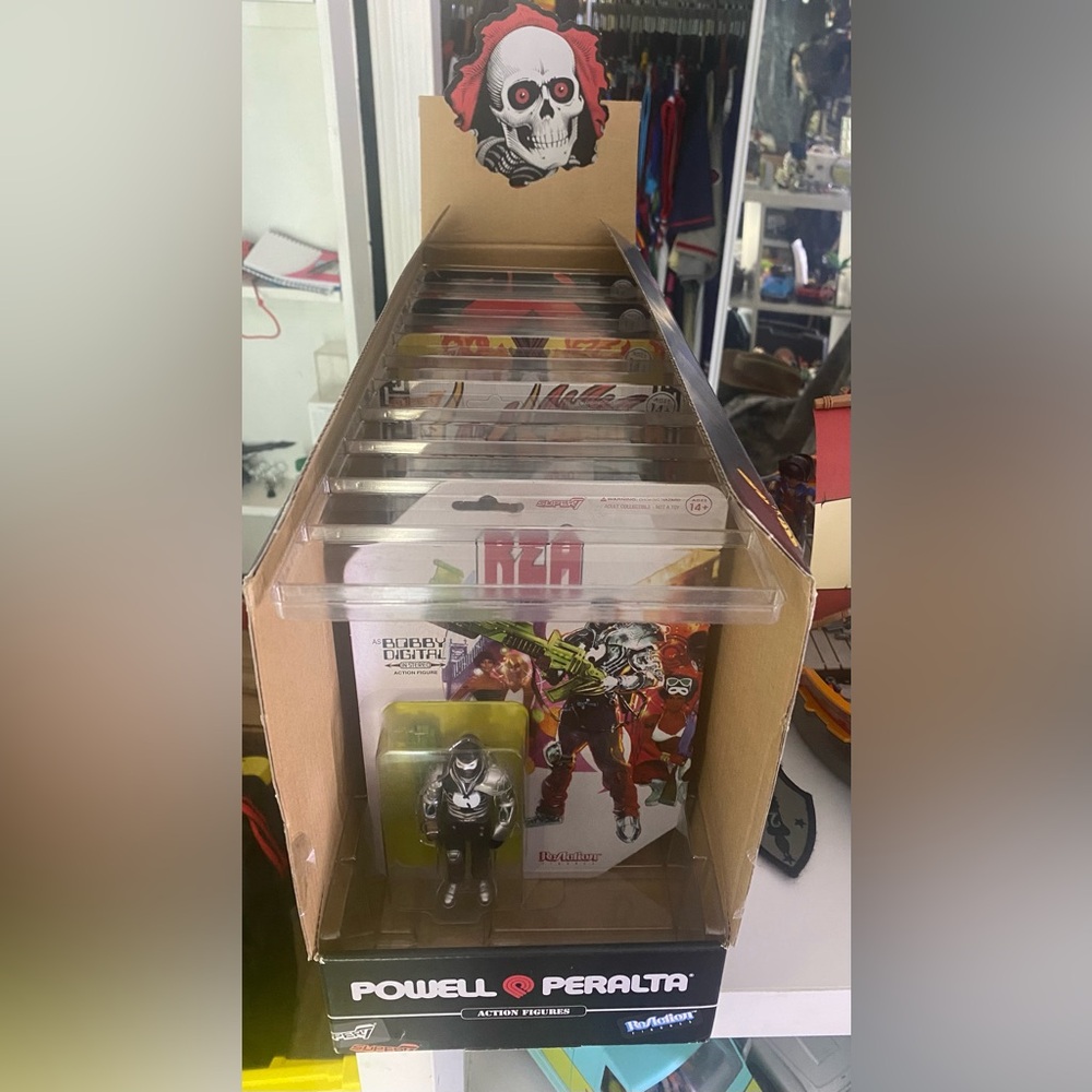 Reaction Powell and Peralta action figure set witg display box and extra figure